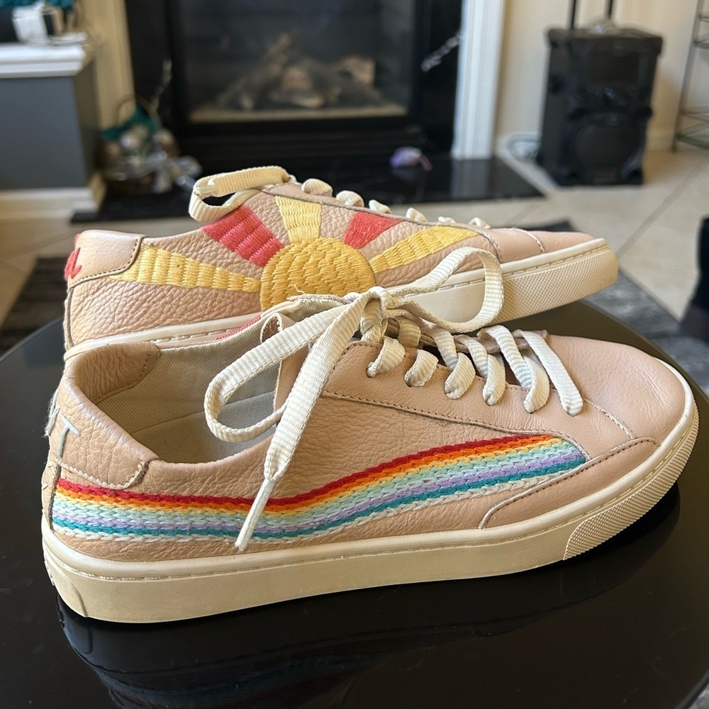 SOLUDOS Women’s Rainbow Wave Chill Out Sneakers - Picture 6 of 9